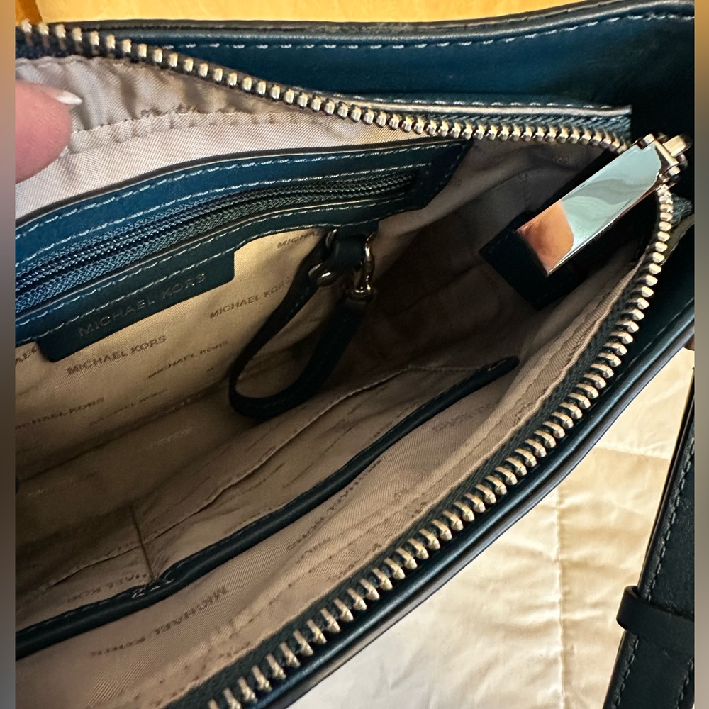 Michael Kors Smooth Leather Crossbody NWOT - Picture 13 of 15